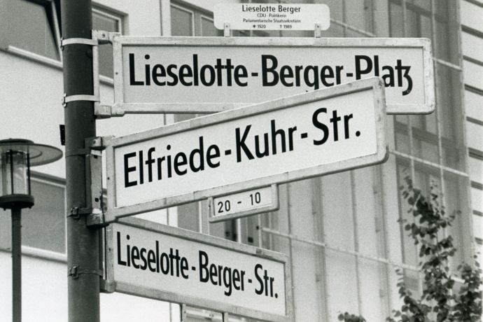J. Henschel, Im neuen Rudower „Frauen-Viertel“, 1998 - Kopie.jpg
