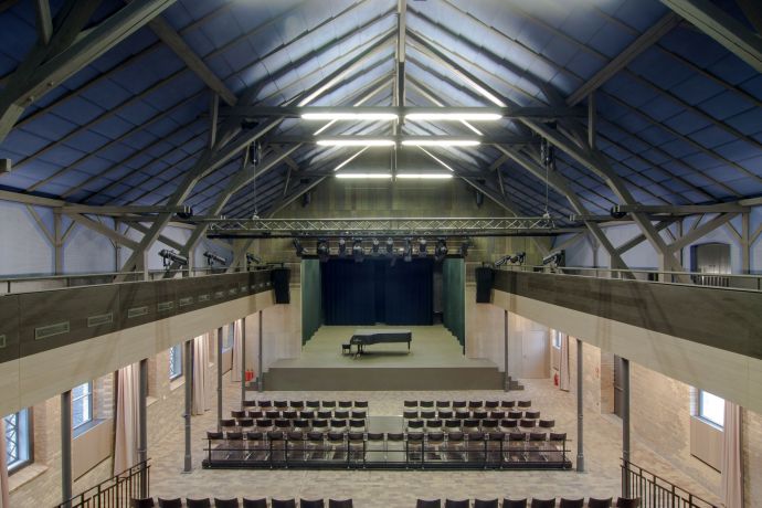Kulturstall_Tribüne & Bühne (c) Walter Vielain_avp architekten.jpg