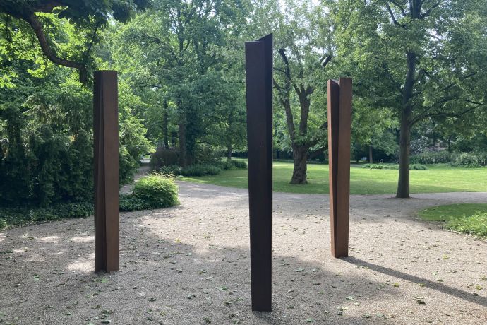 Skulpturen von Karl Menzen im Park (14).jpeg